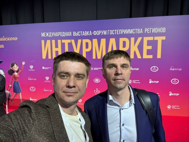 Антон Тарасенко, основатель коммуникационного агентства «Менделеев», выступил с темой «Блогерские интеграции: от локальных до федеральных на примере Visit Tyumen».